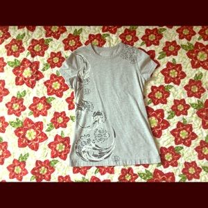 Gray t-shirt w/design
